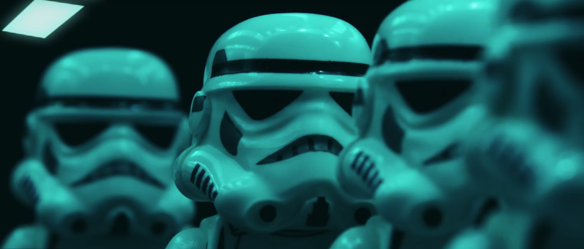 Star Wars 7 - The Force Awakens : la bande annonce (déjà) parodiée en Lego
