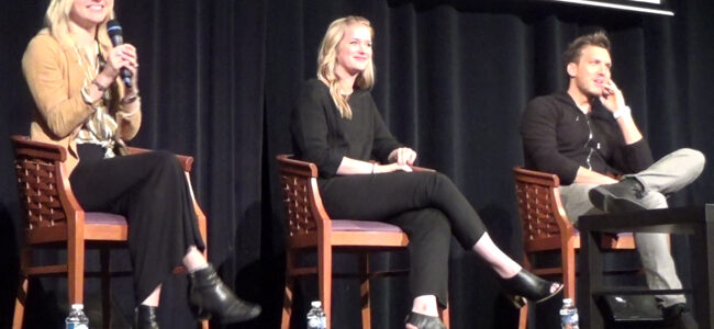 Convention Fairy Tales : Questions - Réponses avec Scott Michael Foster, Elizabeth Lail et Georgina Haig Convention Fairy Tales : Questions - Réponses avec Scott Michael Foster, Elizabeth Lail et Georgina Haig