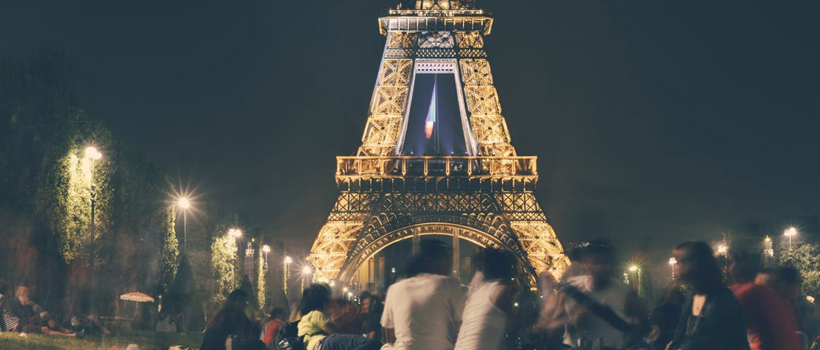 "Paris est une fête", le livre de cœur des Français