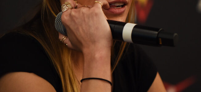 Katie Cassidy - Panel Super Heroes Con 2 - photo : Roster Con / Youbecom
