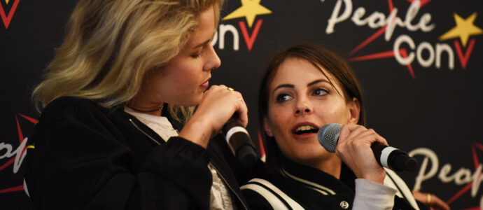 Willa Holland et Emily Bett Rickards - panel Super Heroes Con 2 - photo : Roster Con / Youbecom