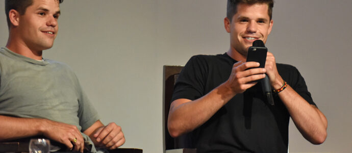 The Full Moon Is Coming Back Again - Max Carver & Charlie Carver - Photo : Rostercon.com / Youbecom.fr