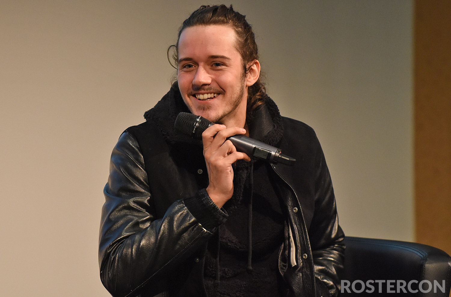 Panel César Domboy - The Land Con - Outlander