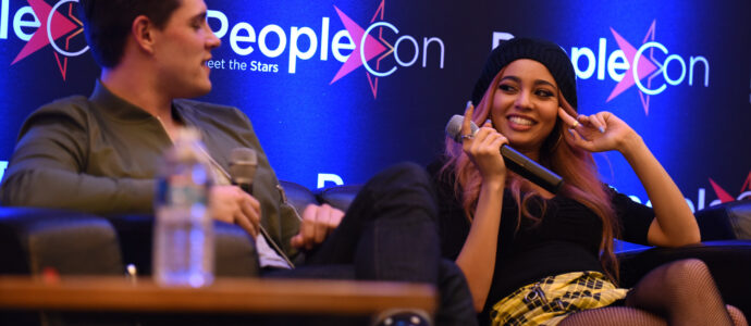 Casey Cott & Vanessa Morgan - Rivercon - Convention Riverdale