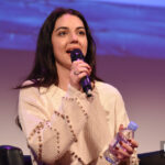 Q&A Adelaide Kane – Reign – Long May She Reign Convention