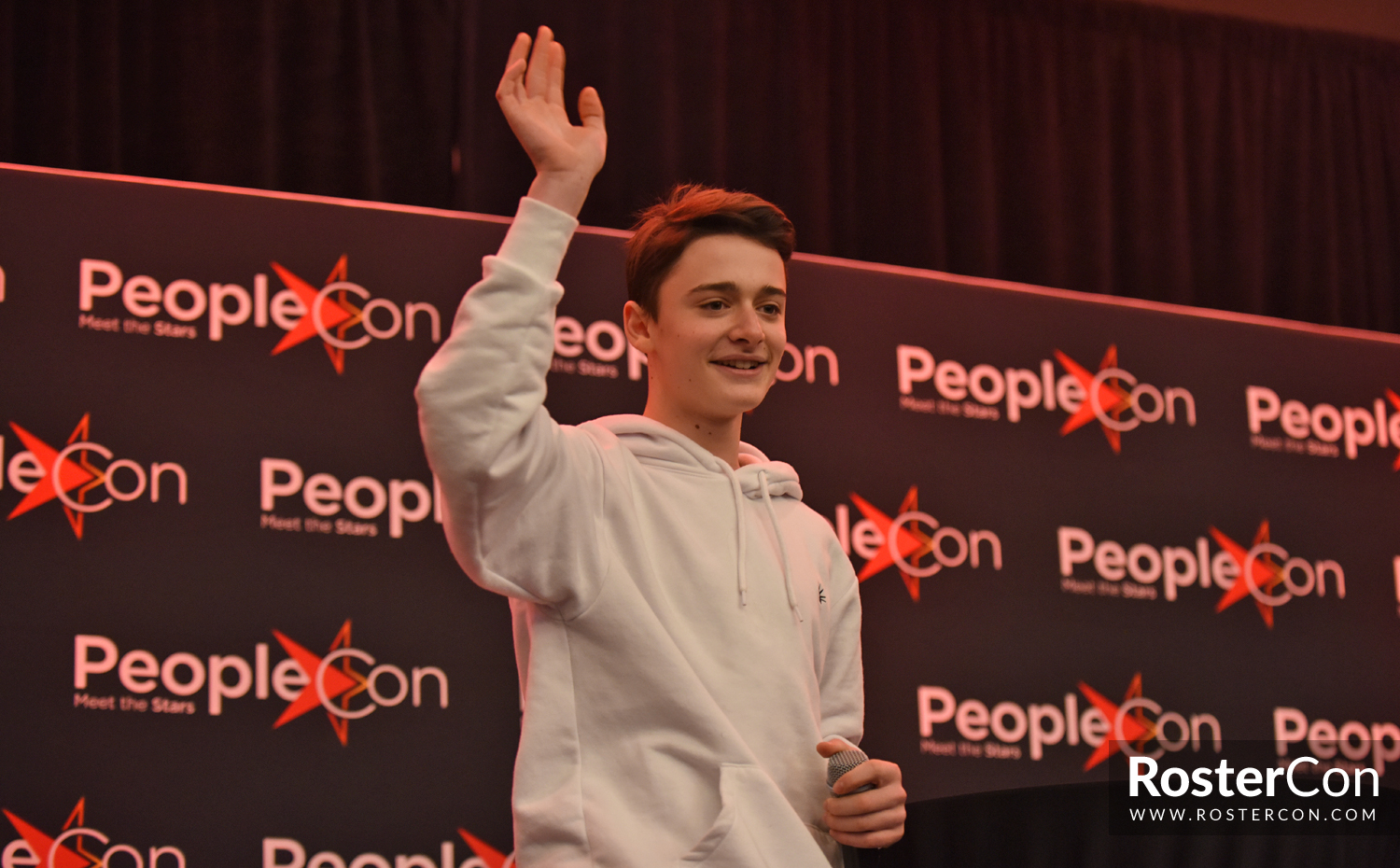 Noah Schnapp Roster Con