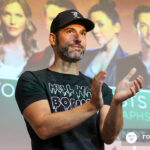 Tom Ellis – Lucifer, Miranda – Straight Outta Hell
