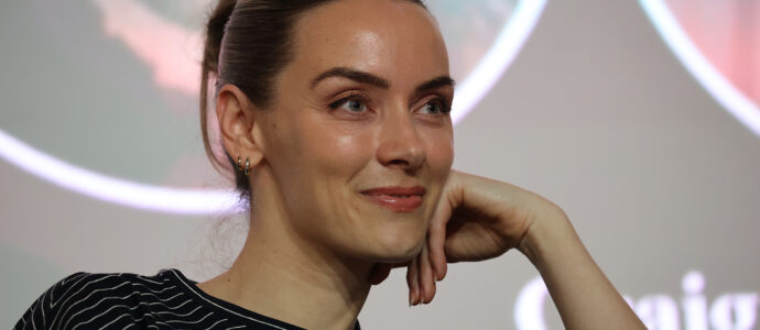 Rachel Skarsten - Long May She Reign 2 - Reign