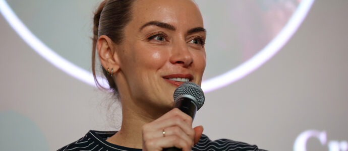 Rachel Skarsten - Long May She Reign 2 - Reign