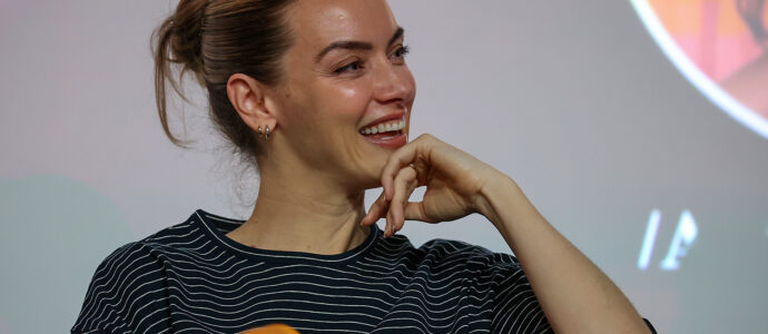 Rachel Skarsten - Long May She Reign 2 - Reign