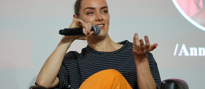 Rachel Skarsten - Long May She Reign 2 - Reign