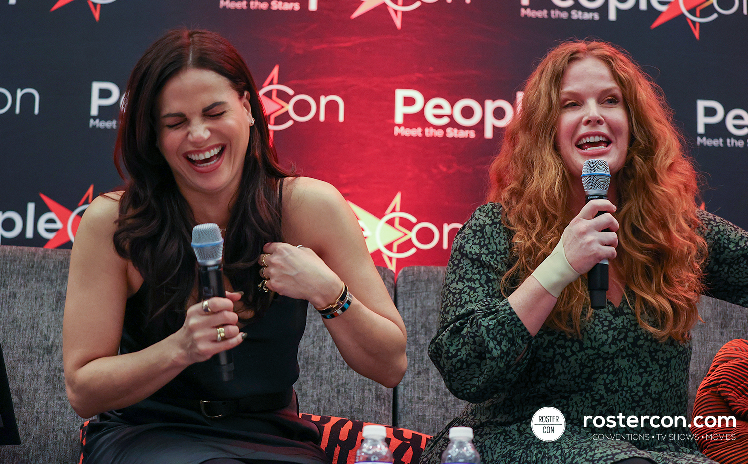 Lana Parrilla & Rebecca Mader - Once Upon A Time - The Happy Ending Convention 4