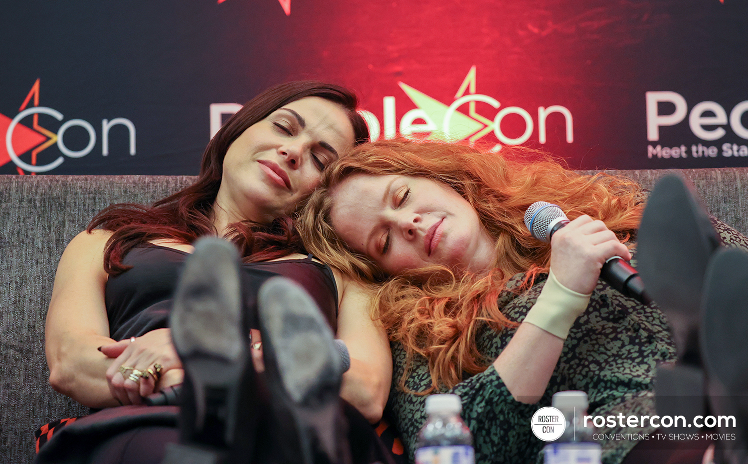 Lana Parrilla & Rebecca Mader - Once Upon A Time - The Happy Ending Convention 4