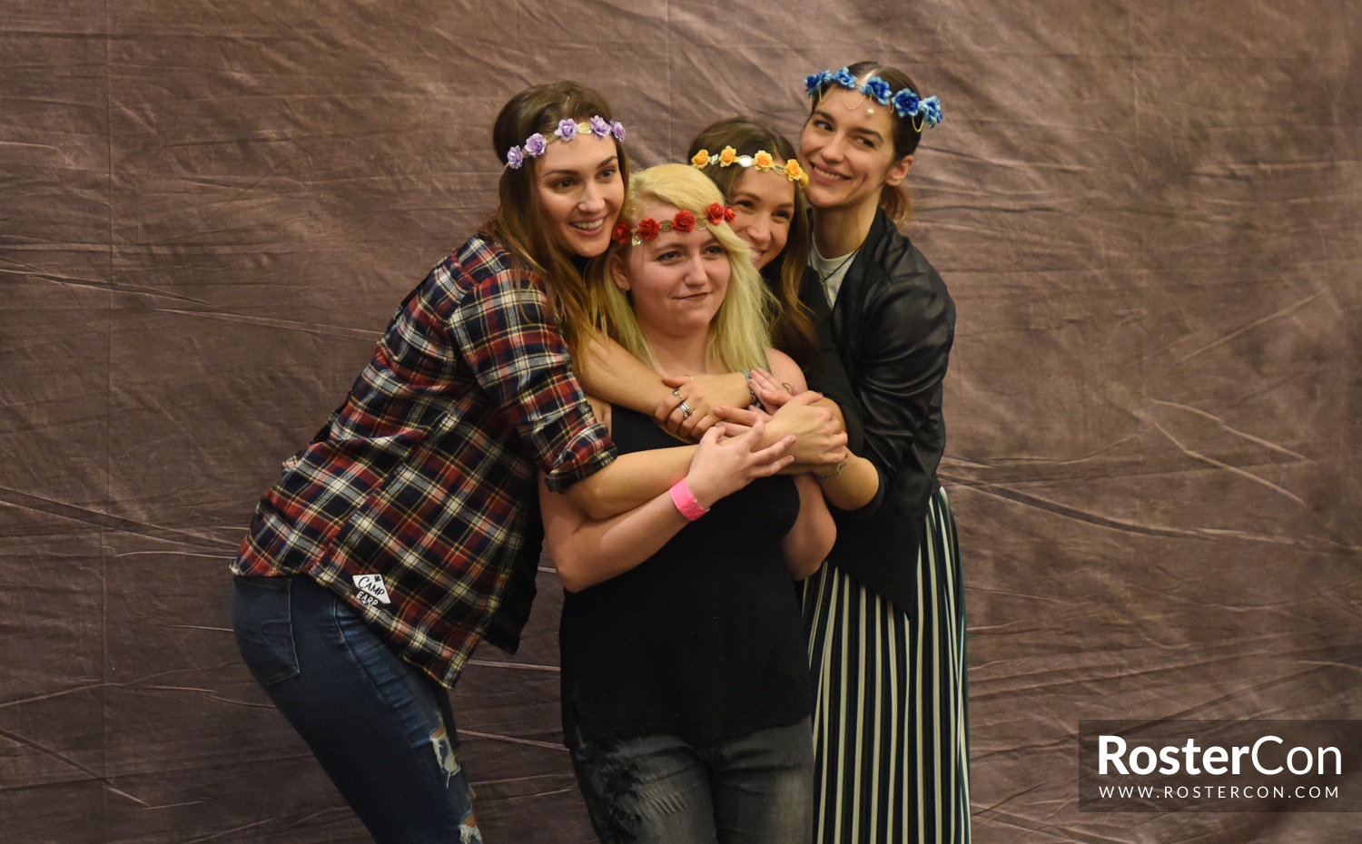 Melanie Scrofano, Dominique Provost-Chalkley & Kat Barrell - Wynonna Earp - For The Love of Fandoms