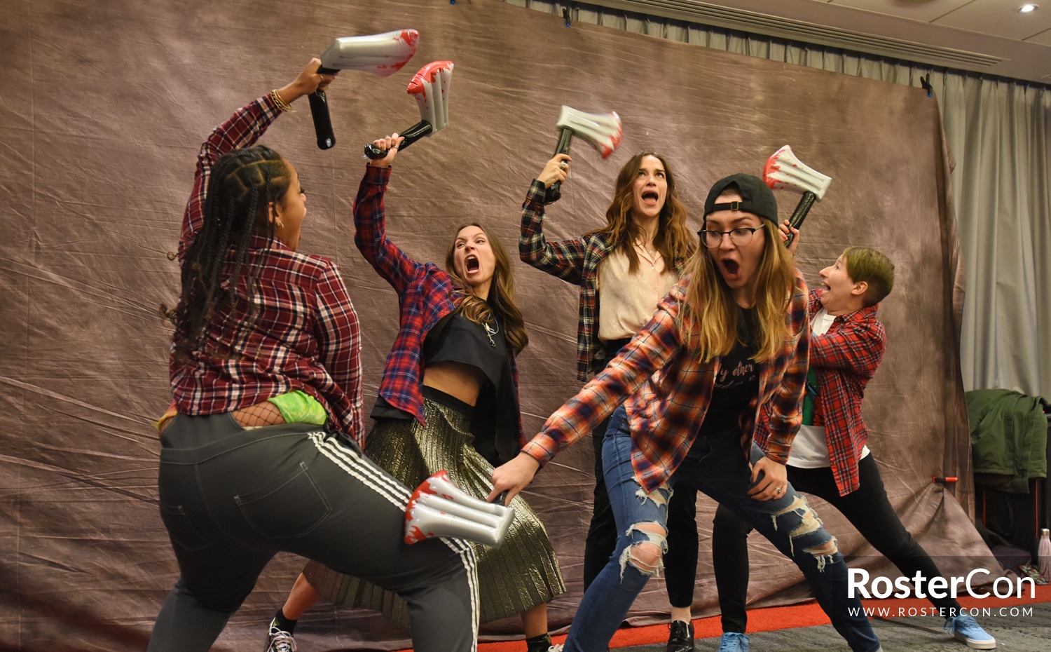 Melanie Scrofano, Dominique Provost-Chalkley & Kat Barrell - Wynonna Earp - For The Love of Fandoms