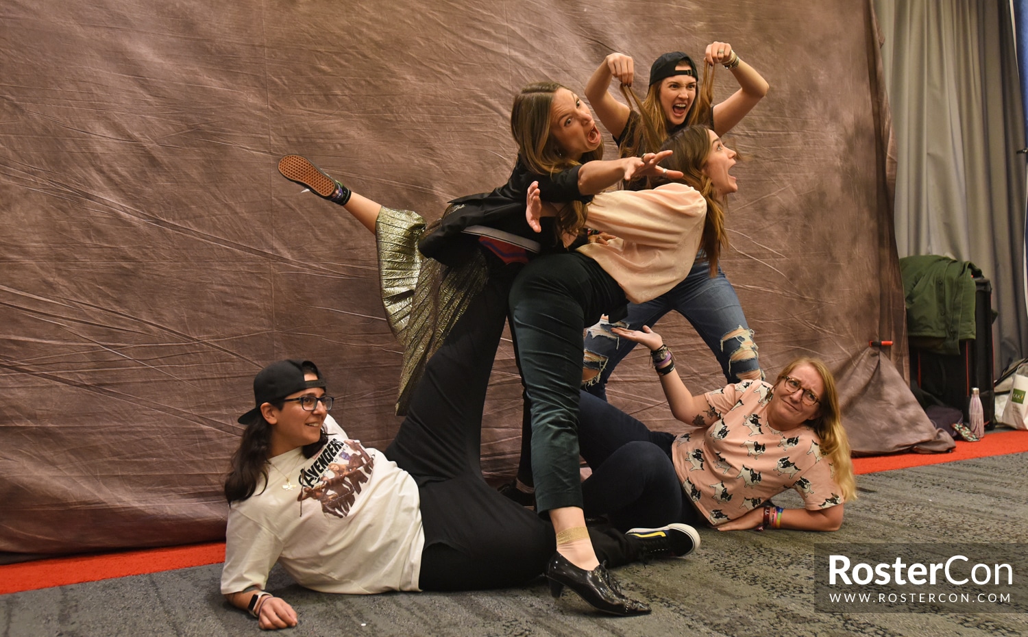 Melanie Scrofano, Dominique Provost-Chalkley & Kat Barrell - Wynonna Earp - For The Love of Fandoms