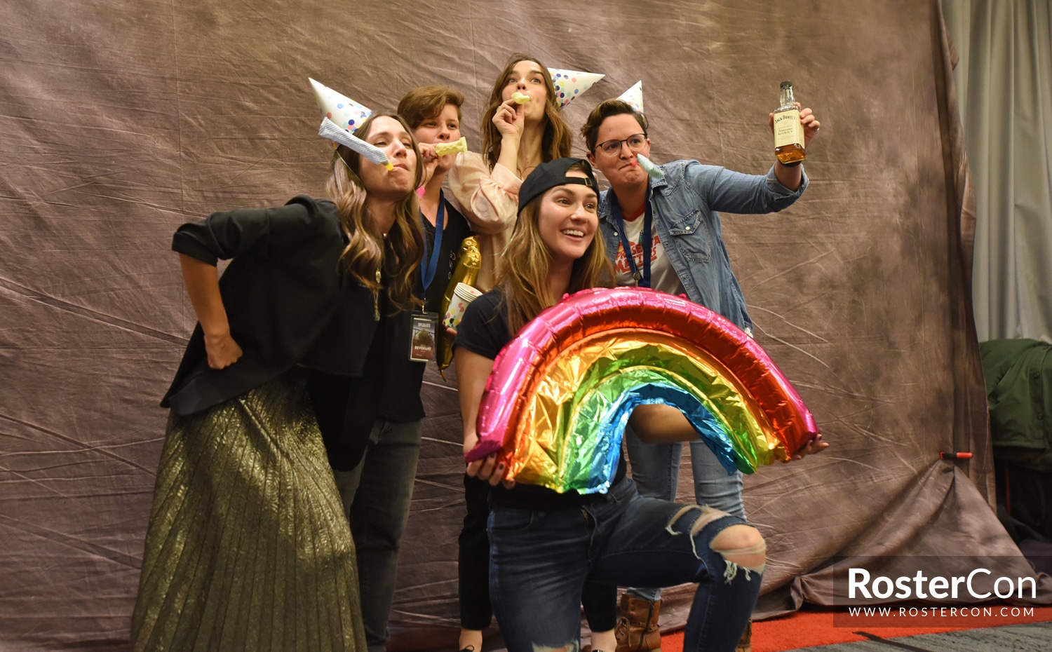 Melanie Scrofano, Dominique Provost-Chalkley & Kat Barrell - Wynonna Earp - For The Love of Fandoms