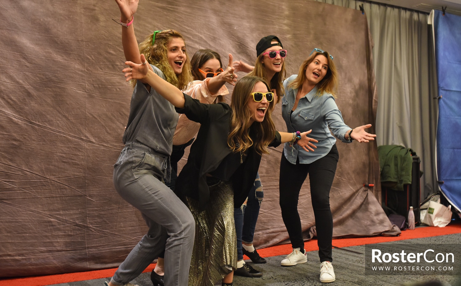 Melanie Scrofano, Dominique Provost-Chalkley & Kat Barrell - Wynonna Earp - For The Love of Fandoms