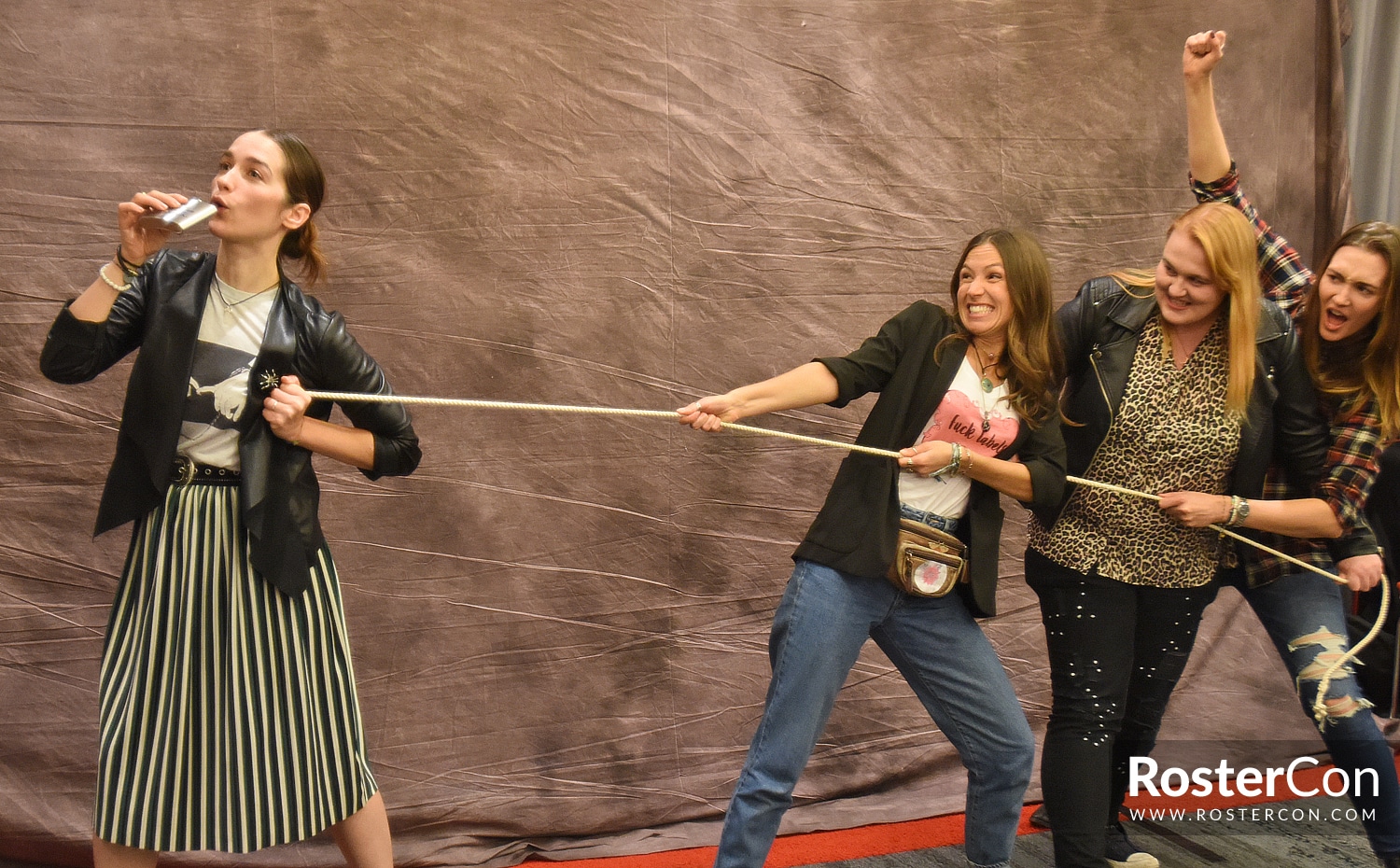 Melanie Scrofano, Dominique Provost-Chalkley & Kat Barrell - Wynonna Earp - For The Love of Fandoms