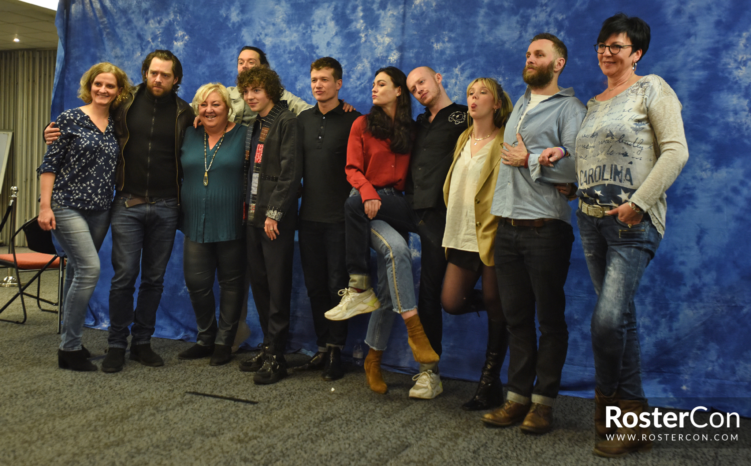 Group Photo - The Land Con 3 - Outlander