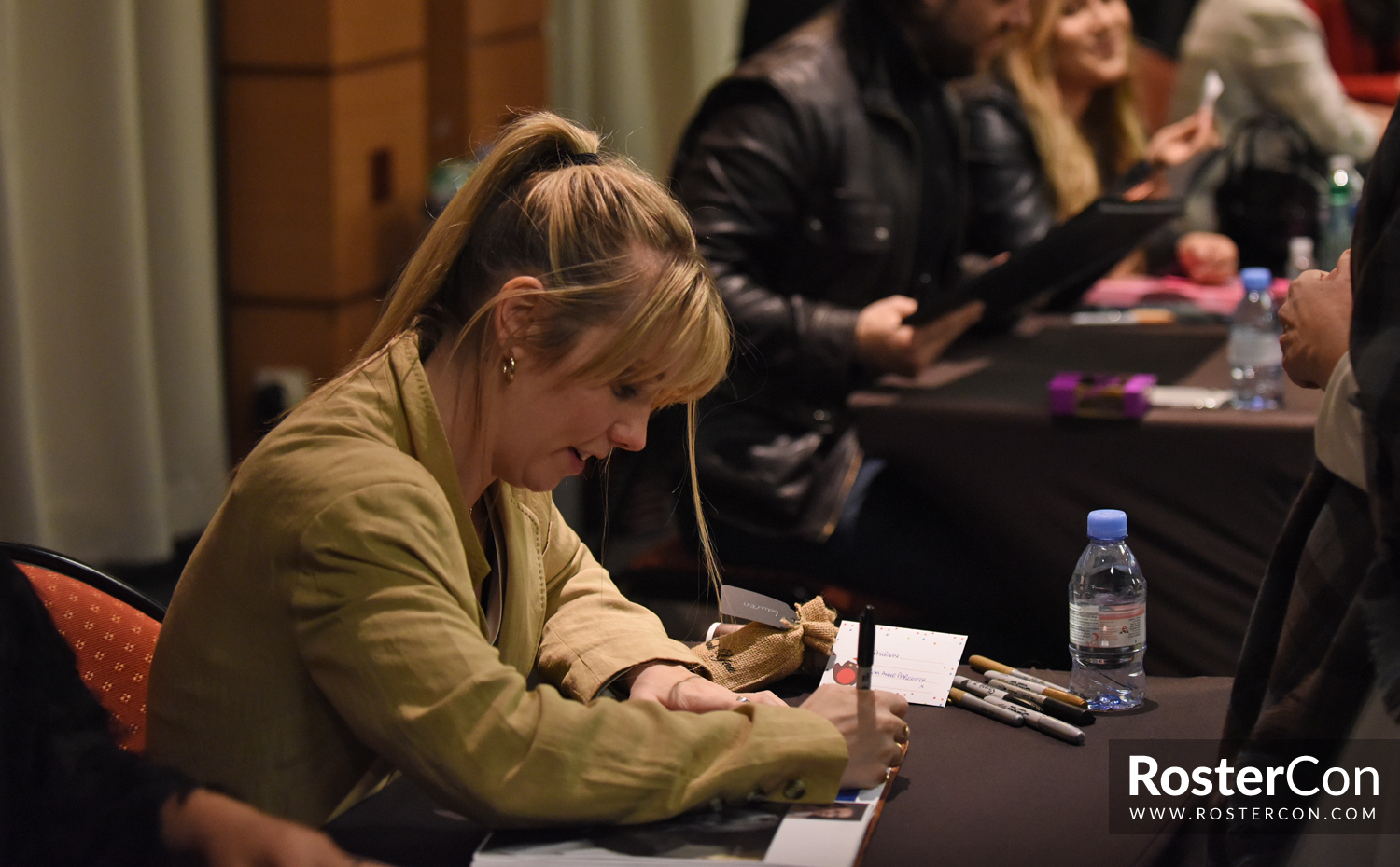 Lauren Lyle - The Land Con 3 - Outlander