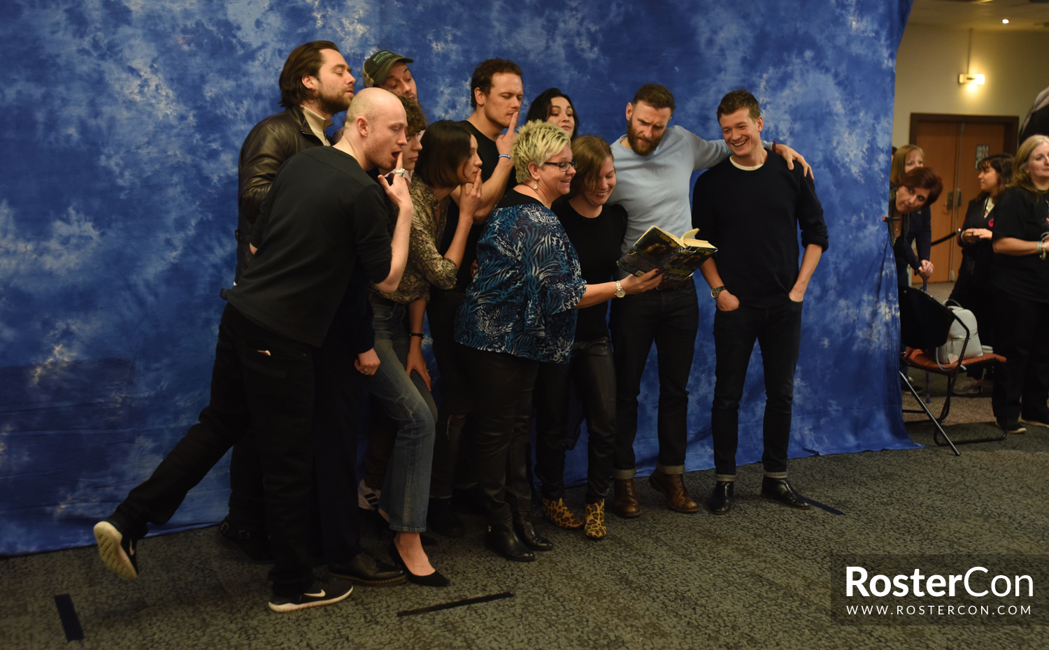 Group Photo - The Land Con 3 - Outlander