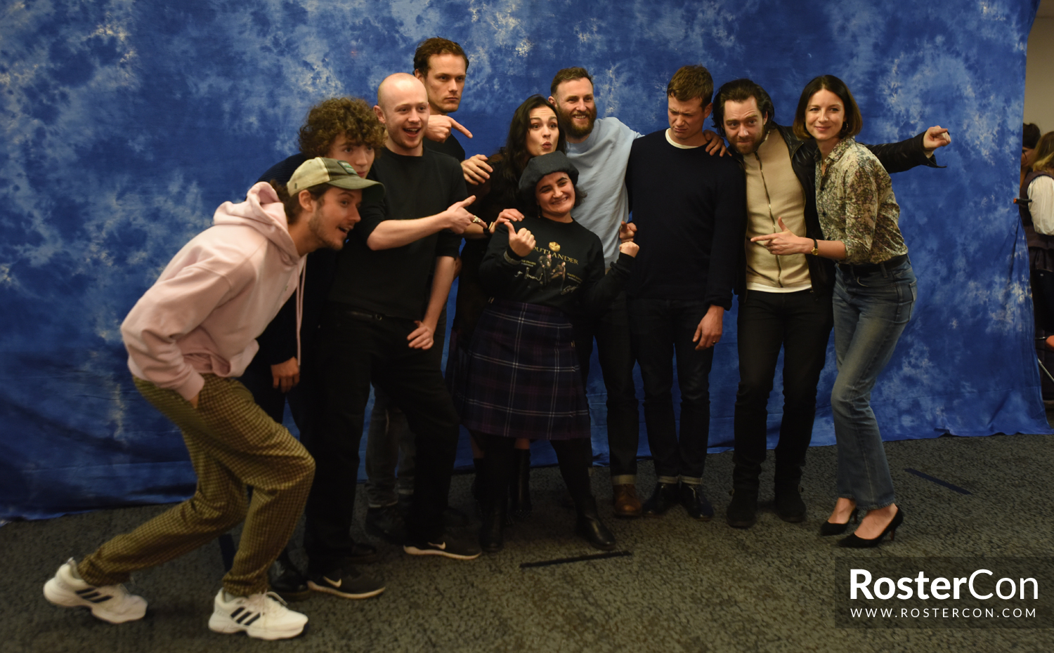 Group Photo - The Land Con 3 - Outlander