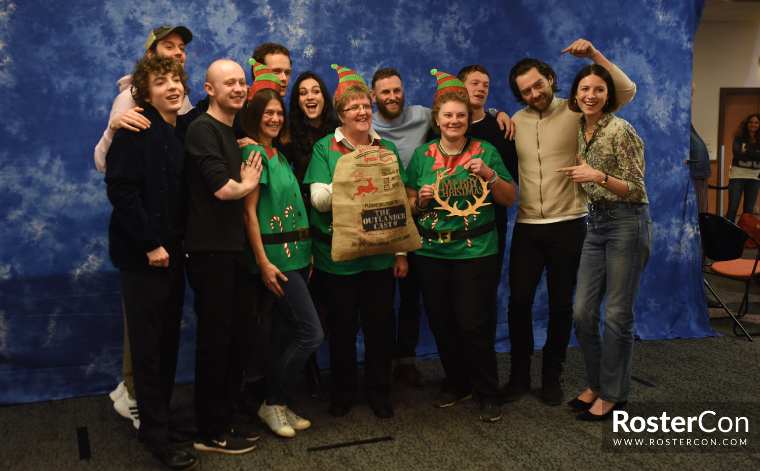 Group Photo - The Land Con 3 - Outlander