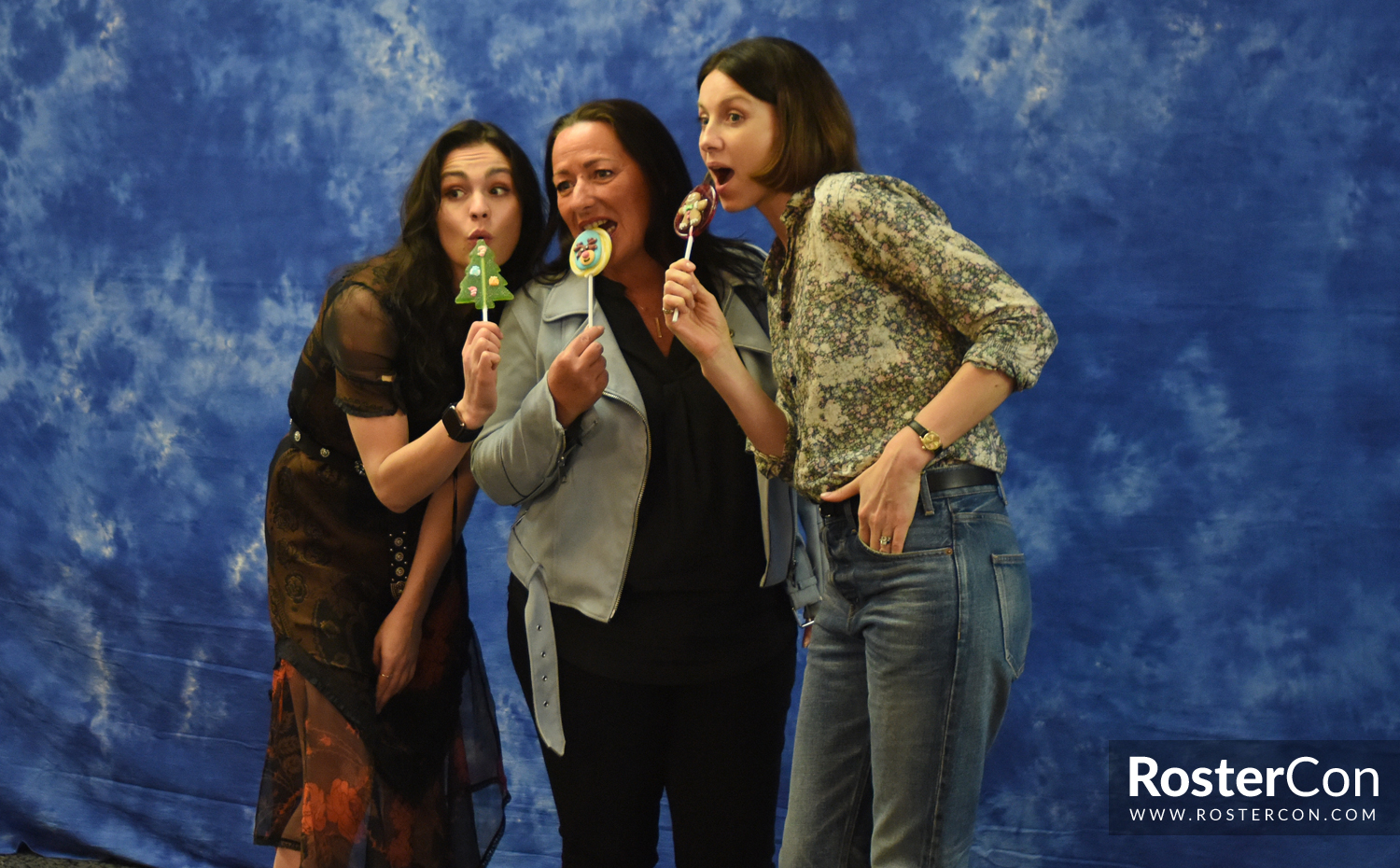 Sophie Skelton & Caitriona Balfe - The Land Con 3 - Outlander