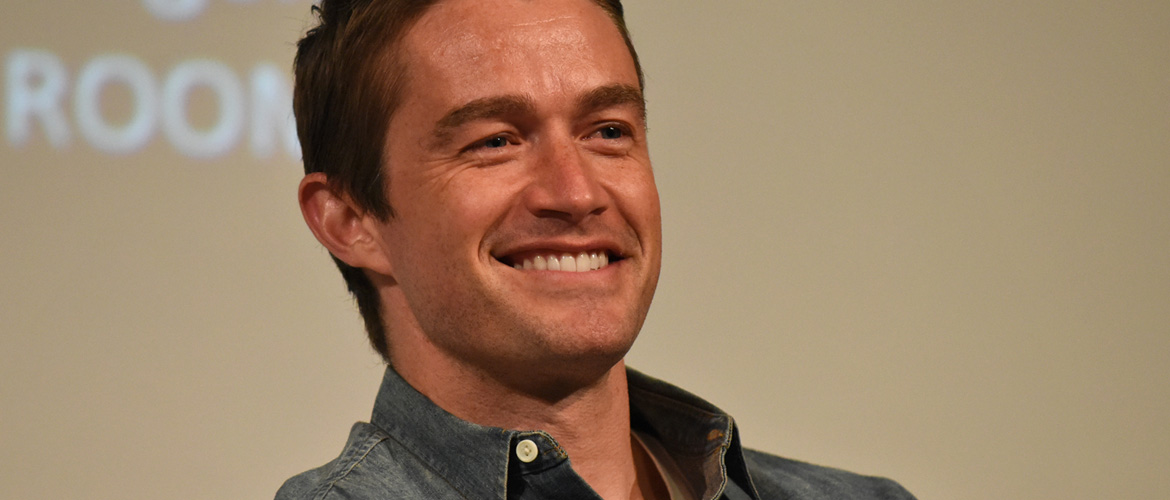 One Tree Hill: Robert Buckley (Clay Evans) in Paris for the 1, 2, 3, Ravens! 2 convention