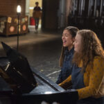 Photo High School Musical: The Musical: The Series &ndash; Episode 102: The Read-Through - Julia Lester (Ashlyn) & Olivia Rodrigo (Nini)
