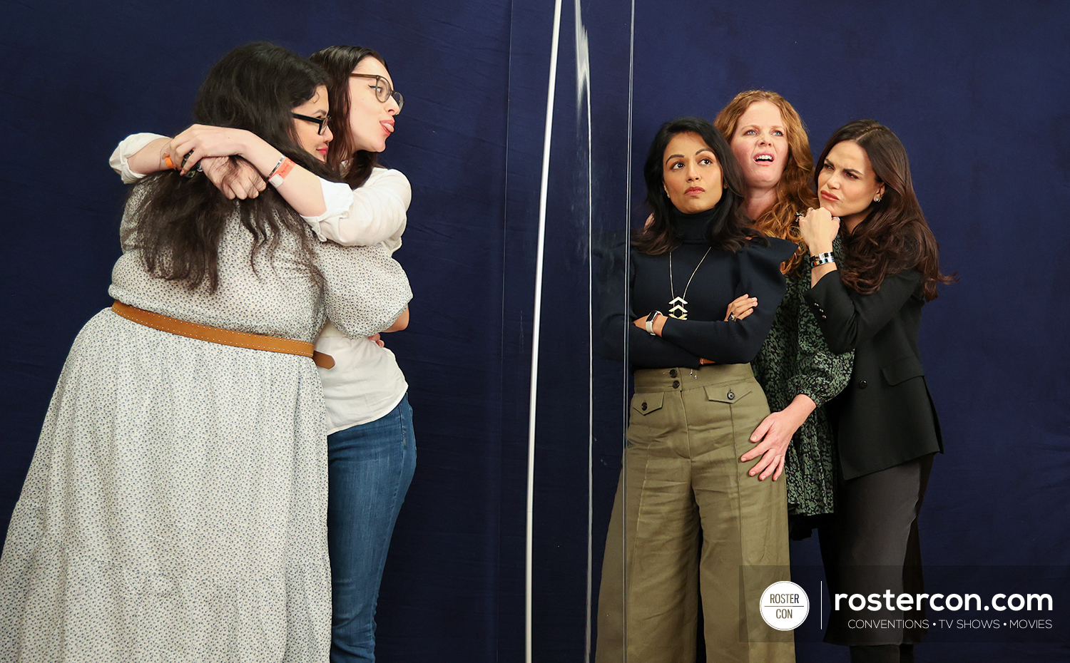 Photoshoot Karen David, Rebecca Mader & Lana Parrilla - Once Upon A Time - The Happy Ending Convention 4
