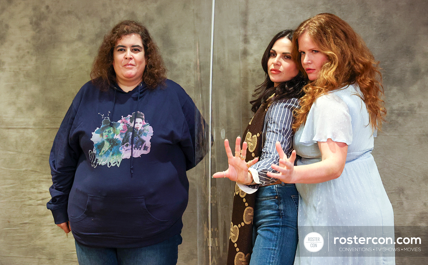 Photoshoot Lana Parilla & Rebecca Mader - Once Upon A Time - The Happy Ending Convention 4