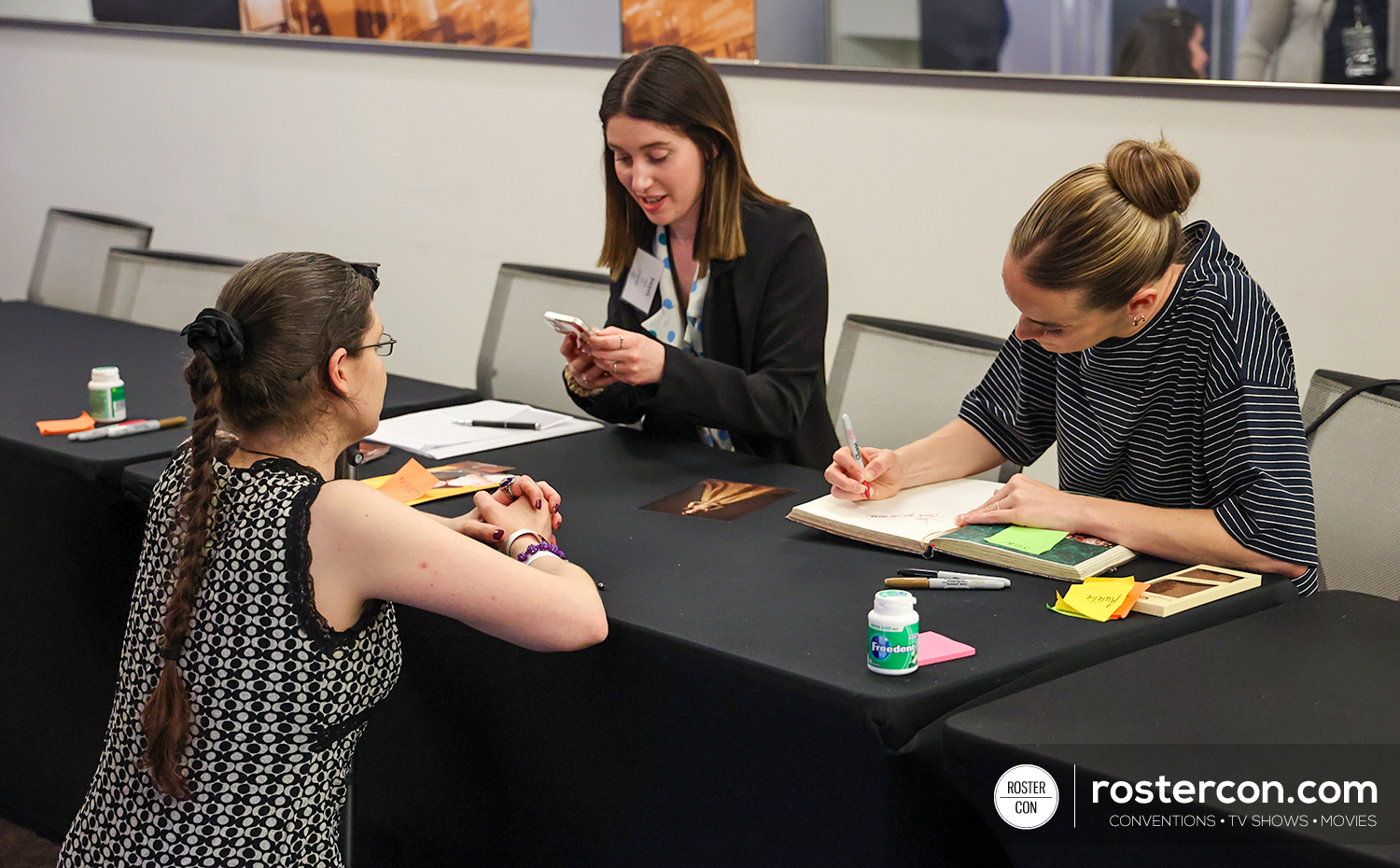 Autographs - Rachel Skarsten - Long May She Reign 2 - Reign