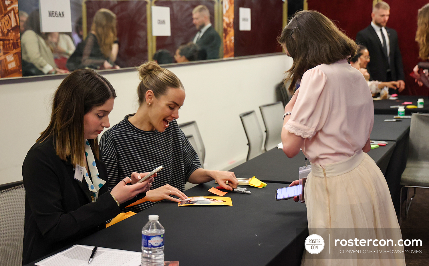 Autographes - Rachel Skarsten - Long May She Reign 2 - Reign