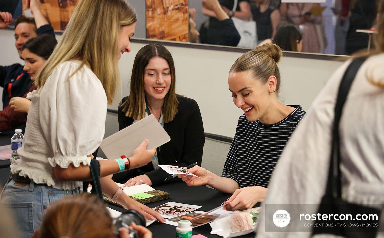 Autographes - Rachel Skarsten - Long May She Reign 2 - Reign