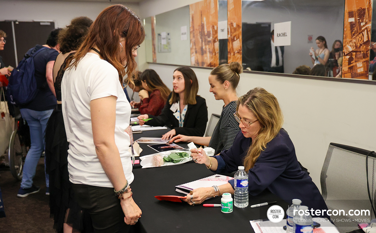 Autographes - Rachel Skarsten & Megan Follows - Long May She Reign 2 - Reign