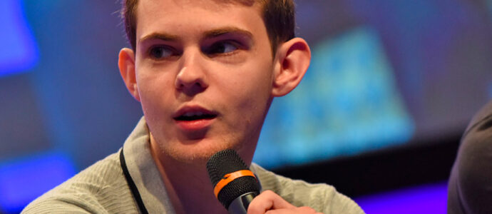 Robbie Kay (Once Upon A Time, Heroes Reborn) attending a virtual convention in December 2022