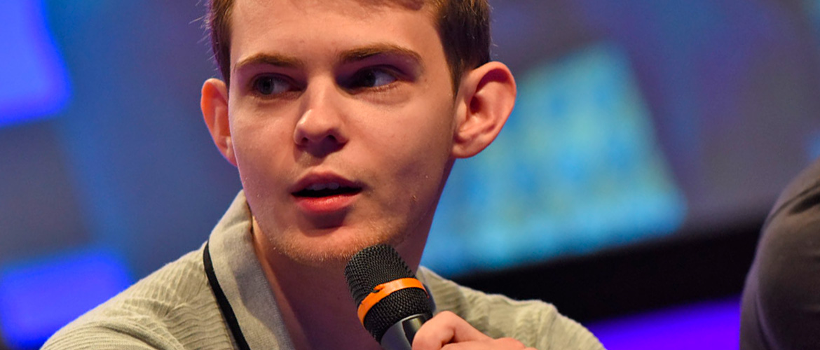 Robbie Kay (Once Upon A Time, Heroes Reborn) attending a virtual convention in December 2022