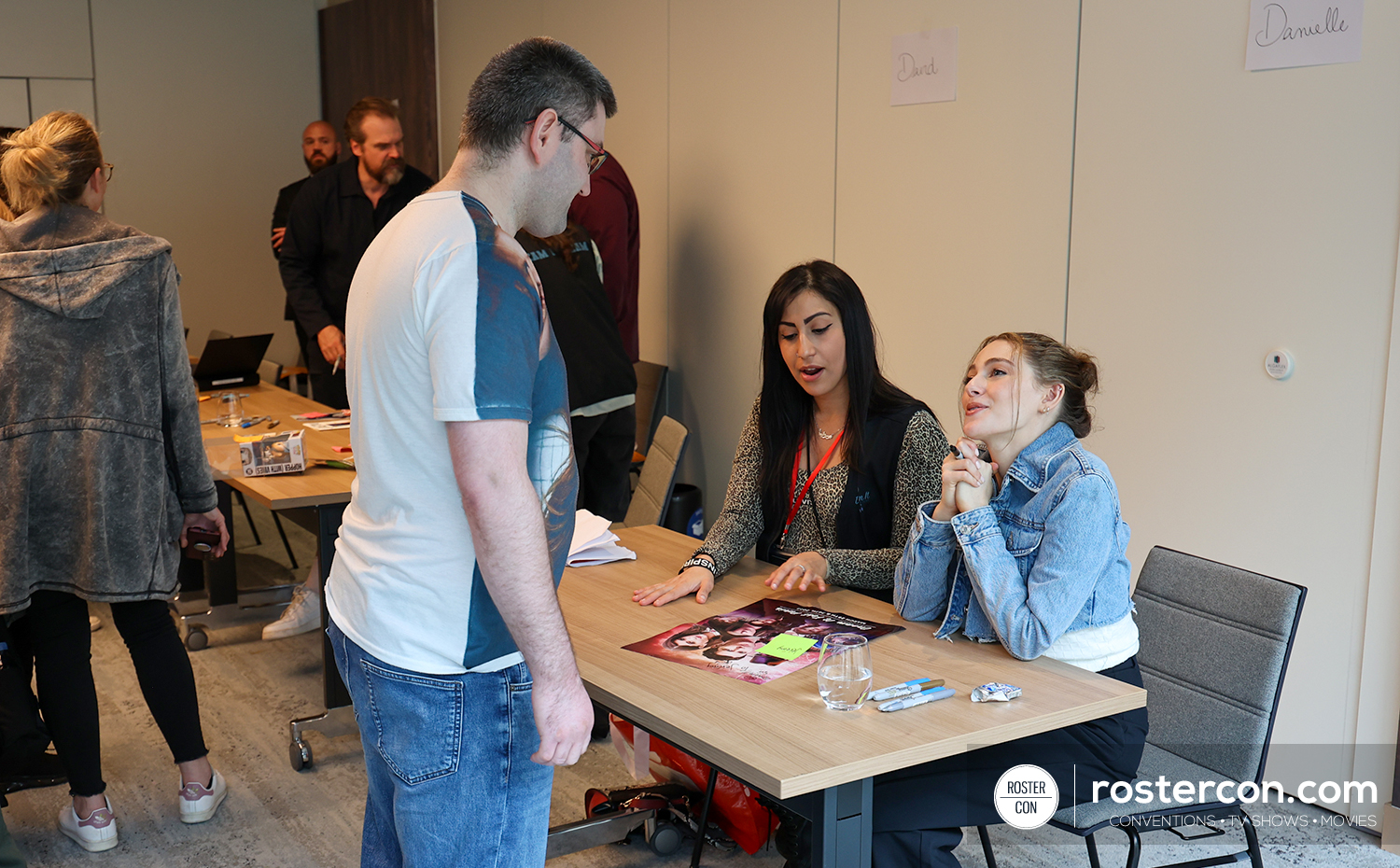 Autographes - David Harbour & Danielle Rose Russell - Stranger Things, The Originals, Legacies - Dream It Fest Paris