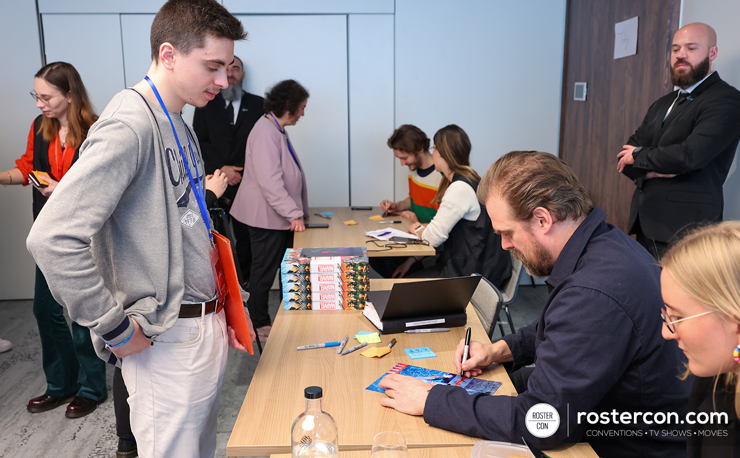 Autographes - David Harbour & Toby Regbo - Stranger Things, Reign - Dream It Fest Paris