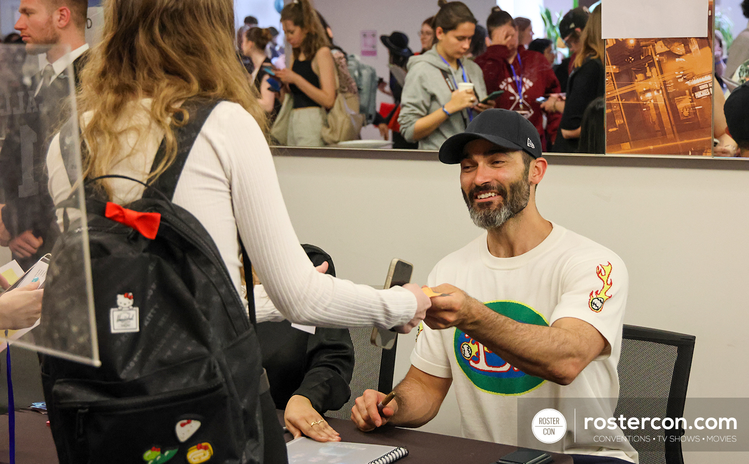 Tyler Hoechlin - Autographs - Teen Wolf - Beacon Hills Forever