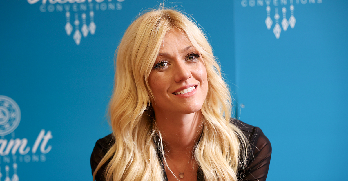 [Interview] Katherine McNamara talks about conventions and the Shadow Family