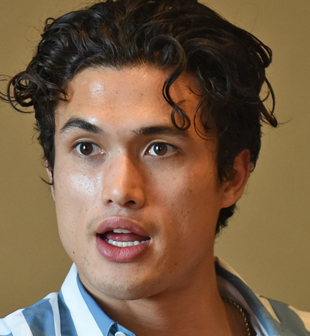 Convention séries / cinéma avec Charles Melton