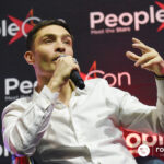 Ed Westwick &ndash; XOXO Fan Meet &ndash; Gossip Girl, White Gold