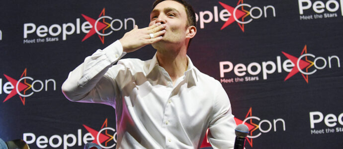 Ed Westwick - XOXO Fan Meet - Gossip Girl, White Gold