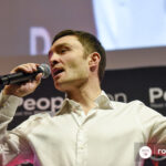 Ed Westwick &ndash; XOXO Fan Meet &ndash; Gossip Girl