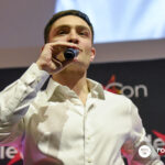 Ed Westwick &ndash; XOXO Fan Meet &ndash; Gossip Girl, White Gold