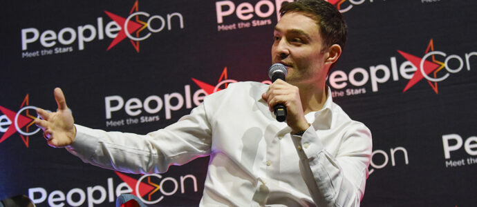 Ed Westwick - XOXO Fan Meet - Gossip Girl, White Gold
