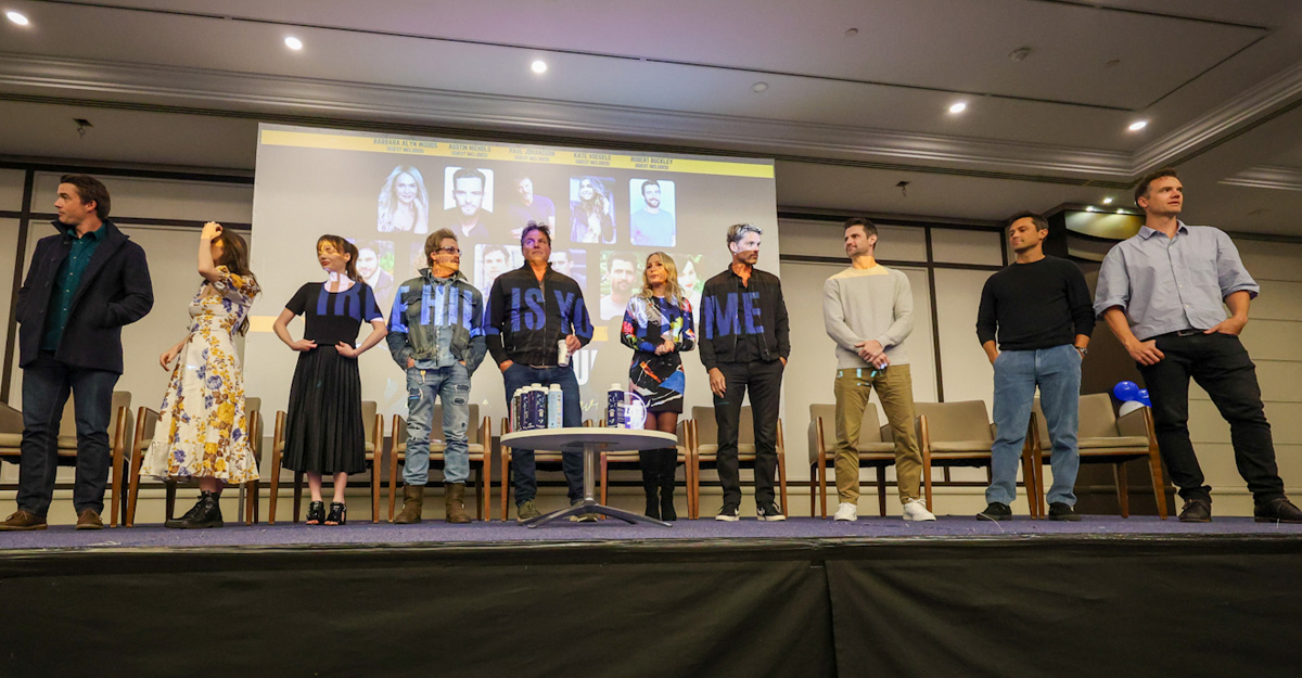 Les Fr&egrave;res Scott : James Lafferty, Hilarie Burton et neuf autres acteurs de la s&eacute;rie r&eacute;unis &agrave; Paris